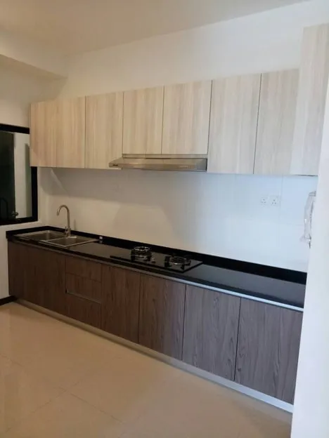 Fitted kitchen with two-tone woodgrain cabinetry and black worktops in a Molek Regency unit