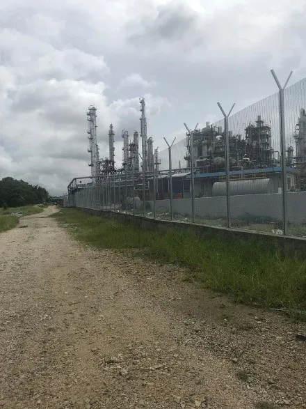 Lotte Chemical Titan — Perimeter security & anti-climb fencing, 10km, photo 2 of 4