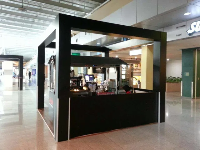 Senai Airport Aeromall — 20-unit kiosk installation, photo 2 of 3