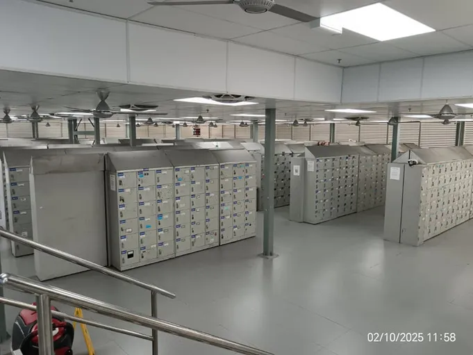 Flextronics Technology (M) — Locker room — design & build, photo 9 of 12