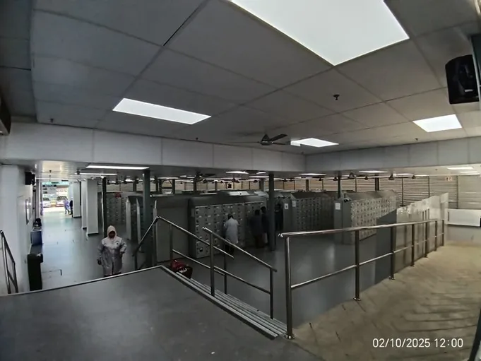 Flextronics Technology (M) — Locker room — design & build, photo 10 of 12
