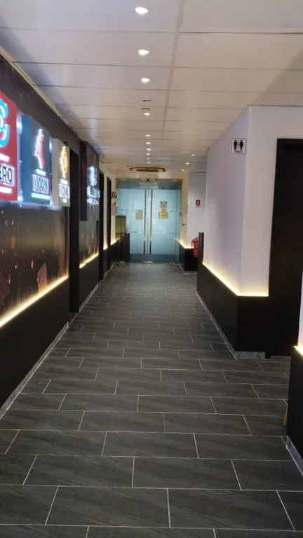 Barry Callebaut (M) — Washroom renovation, photo 2 of 16