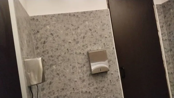 Barry Callebaut (M) — Washroom renovation, photo 5 of 16