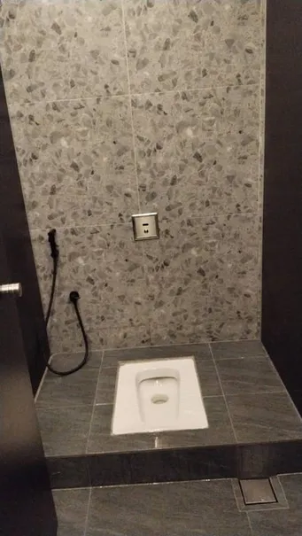 Barry Callebaut (M) — Washroom renovation, photo 11 of 16