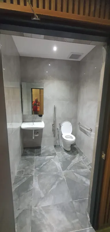 Senai Airport — Washroom refurbishment, photo 5 of 11